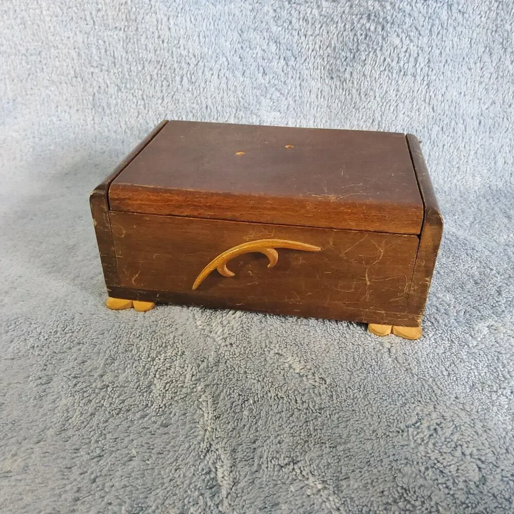 Vintage Wooden Keepsake Box Carved Front Accent Hinged Lid Small Chest Storage
